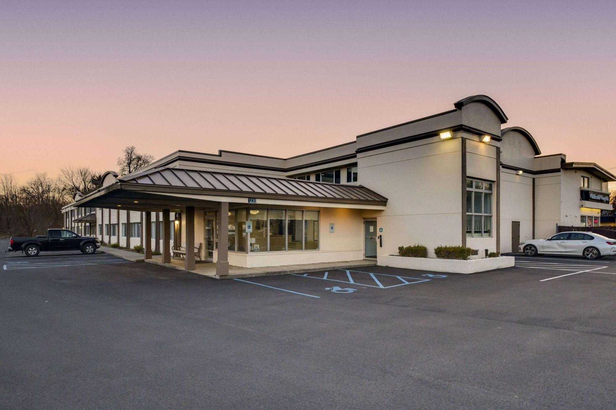 Days Inn By Wyndham Albany Suny Exterior foto