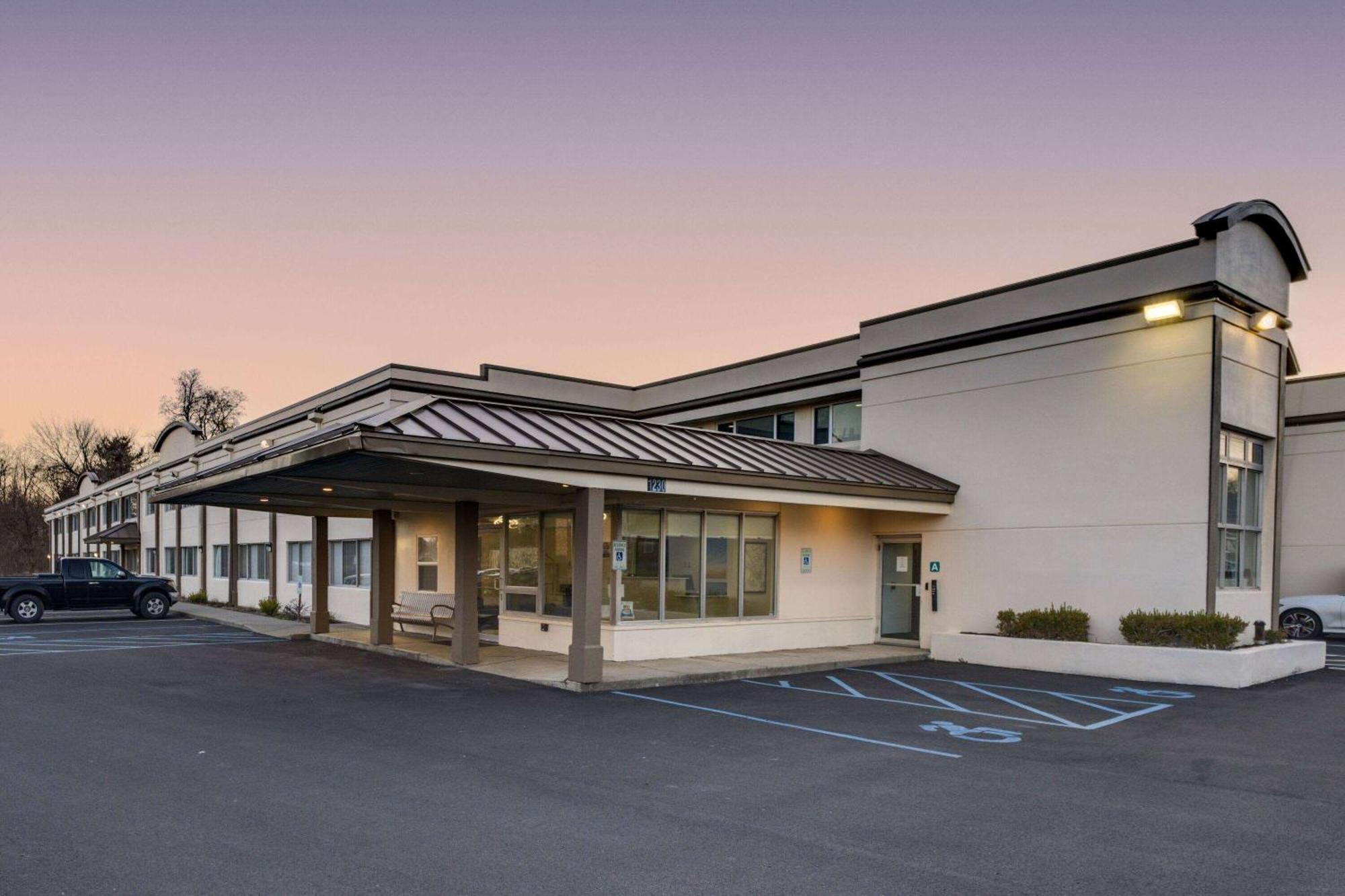 Days Inn By Wyndham Albany Suny Exterior foto